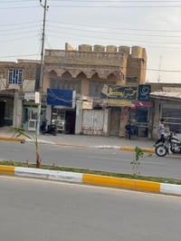 دار للبيع • طابقين • محلين مؤجرات