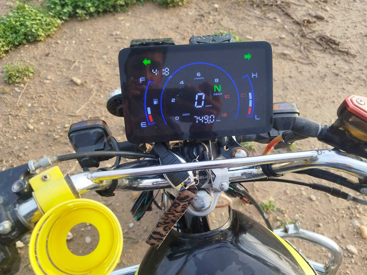 سلام عليكم دراجه للبيع نوع سولنك موديل 2024الدراجه بلادي محرك شرط مو ممدوده عليه سبانه باتري جديد +تشغيل عن بعد +منفيس الدراجه كامله مكمله المكان العباسيه رقم الهاتف ***********
