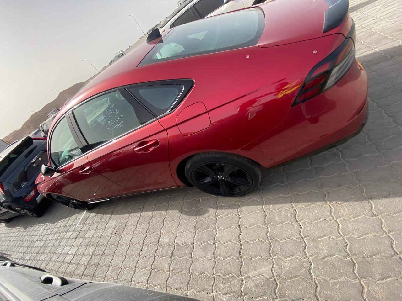 السلام عليكم هوندا اكورد موديل ٢٠٢٤ L ماشيه ٢٣ واصله الحره على وضعه
ضرره جدا بسيط اي دواخل مبيه 
السياره تعمل وتسير بدون ايرباك او اي دواخل السياره جديده السعر 155$ قفل بالحره حاليا  ***********
