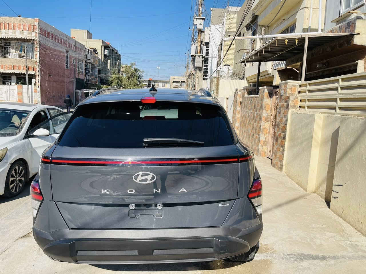 السلام عليكم كونا 24 للبيع
حادث فقط بنيد مبدل ومصبوغ 
بدون دواخل راديتر بلادي وتبريد شركة
ماشيه 11 الف
فول مواصفات ماعدا الفتحة
داخل ابيض
كير تعليك 
محرك 2000 دوش
بدون رقم 
ايرباك دركة فقط
الاتصال الرقم (***********)
السعر 175
