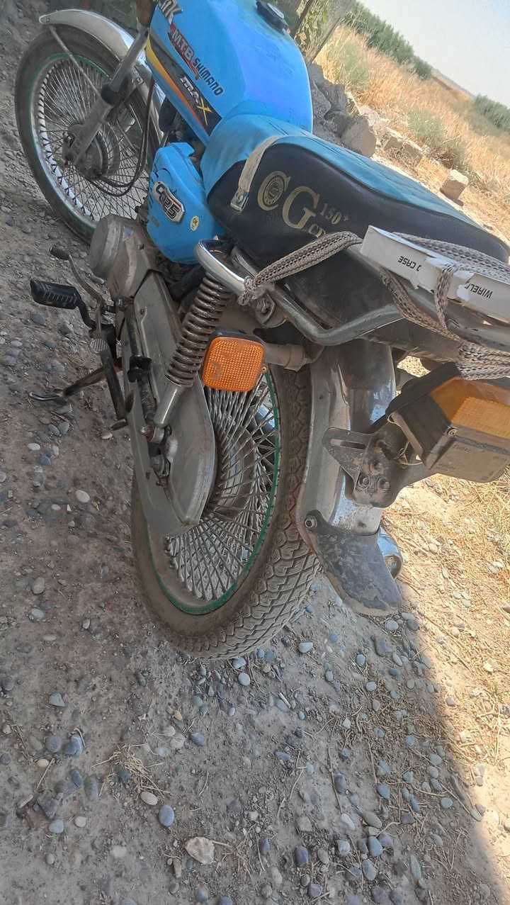 محرك معمره جديد ولفات هم جديد
كهربايات شغاله سعر 400بيها مجال حك جياا 
***********وتساب او خط

