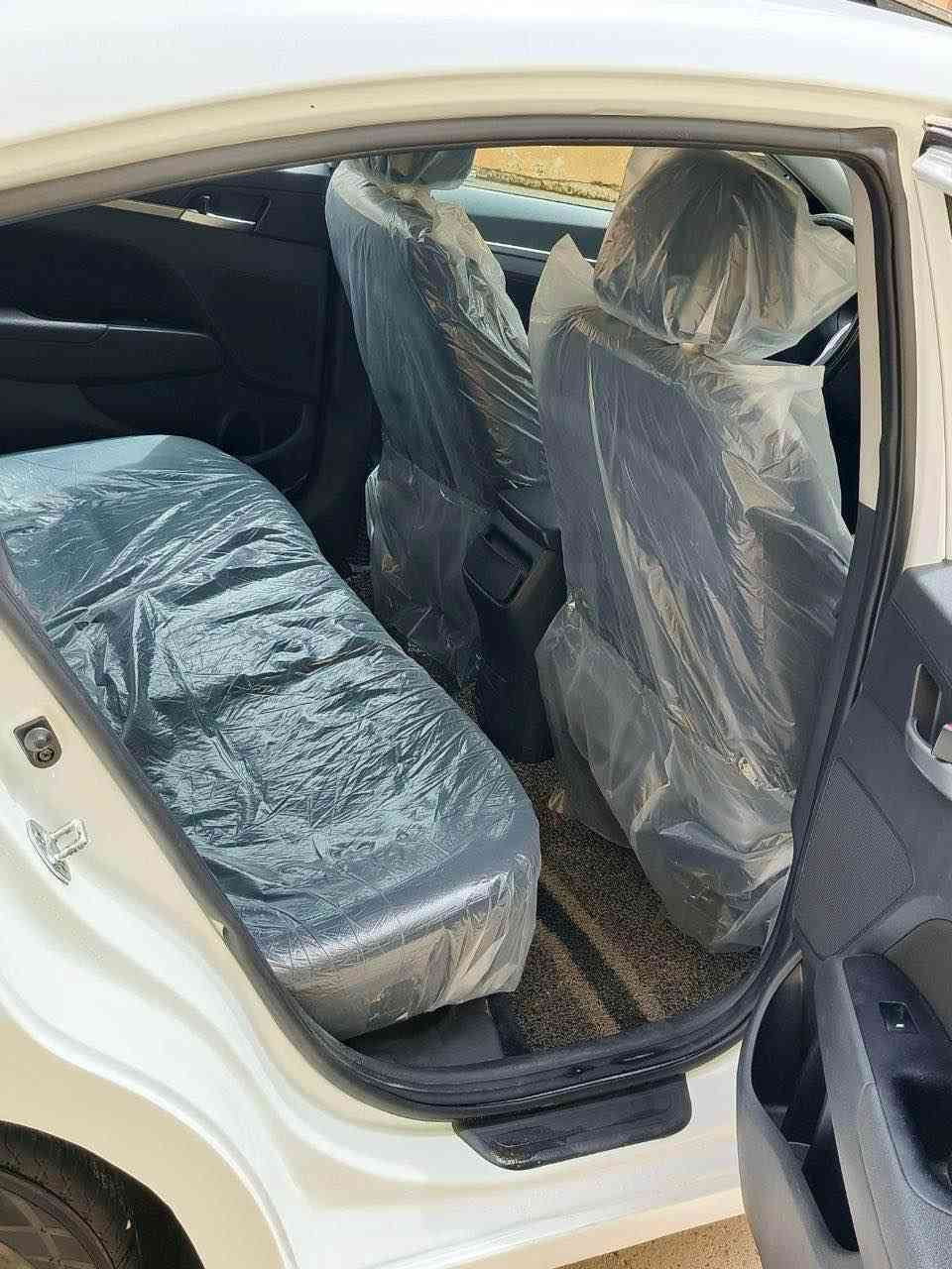 السلام عليكم 
النترا 2020 امريكي 
فول فول مواصفات بصمه فتحه تحكمات 
محرك 20 دوش شرط 
كير بشرط 
السيارة نظيفه بمعنه الكلام واحلا من الصور 
ماشيه 47 خير من الله 
ضرر السيارة نصف باب خلفي وربع جاملغ صور الحادث موجود 
السعر 160 وبيها مجال 
عنوان موصل حي عدن 
*********** موصل, نينوى
