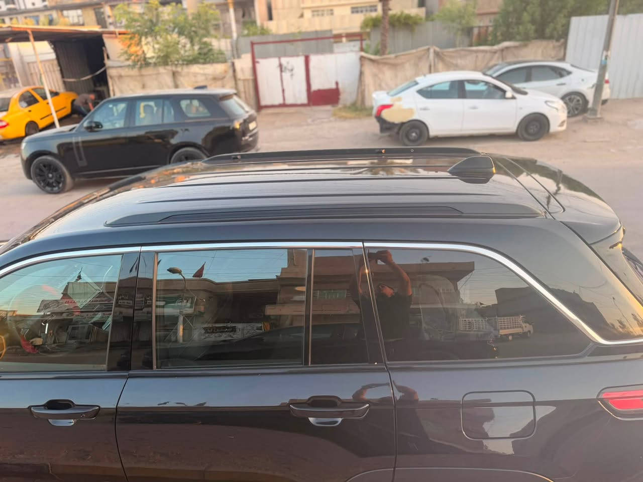 جيب لاريدو ٥ راكب موديل ٢٠٢٥ مرقم كتاب شهداء بغداد ماشيه ٢٠ الف بدون ايرباك حادث خفيف سعر ٢٦٠   رقم ***********
