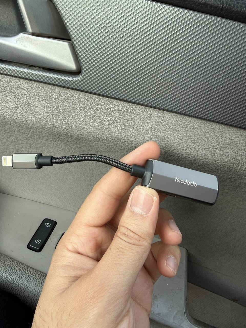 للبيع مستخدم 
آيفون ١٣ برو فقط (و ليس الماكس الكبير)
الذاكرة 256GB 
البطارية ٧٧٪‏
نسخة الدبل شريحة (الاصدار الصيني Z/A) نموذج M
اللون البحري المميز و النظافة ٩٥٪‏ الشاشة اي خدش ما بيهة و فقط خدش بسيط بالاطار الجانبي
مع كارتون الاصلي و كافة الملحقات بالاضافة لملحقات اضافية (اصلية) حصراً.
الملحقات:
1- كيبل تايب سي الى لايتننگ فئة starlink اصلي من شركة Wiwu يدعم حتى ايفون ١٤ برو ماكس
2- كيبل يو اس بي الى لايتننگ اصلي من شركة Wiwu 
3- شاحنة ابل الاصلية 20 واط  
4- كفر ظهر اصلي يدعم magsafe من شركة Wiwu 
5- توصالة OTG اصلية من شركة MCDODO من لايتننگ الى أي فلاش او هارد USB 
المكان: النجف الاشرف، مجمع طيبة النجف- خلف المعهد الفني
او 
نهاية شارع المدينة- قرب حمام الرسول
ما عندي توصيل للاسف
رقم الهاتف: ***********
السعر: ٤٩٥ الف قفل
