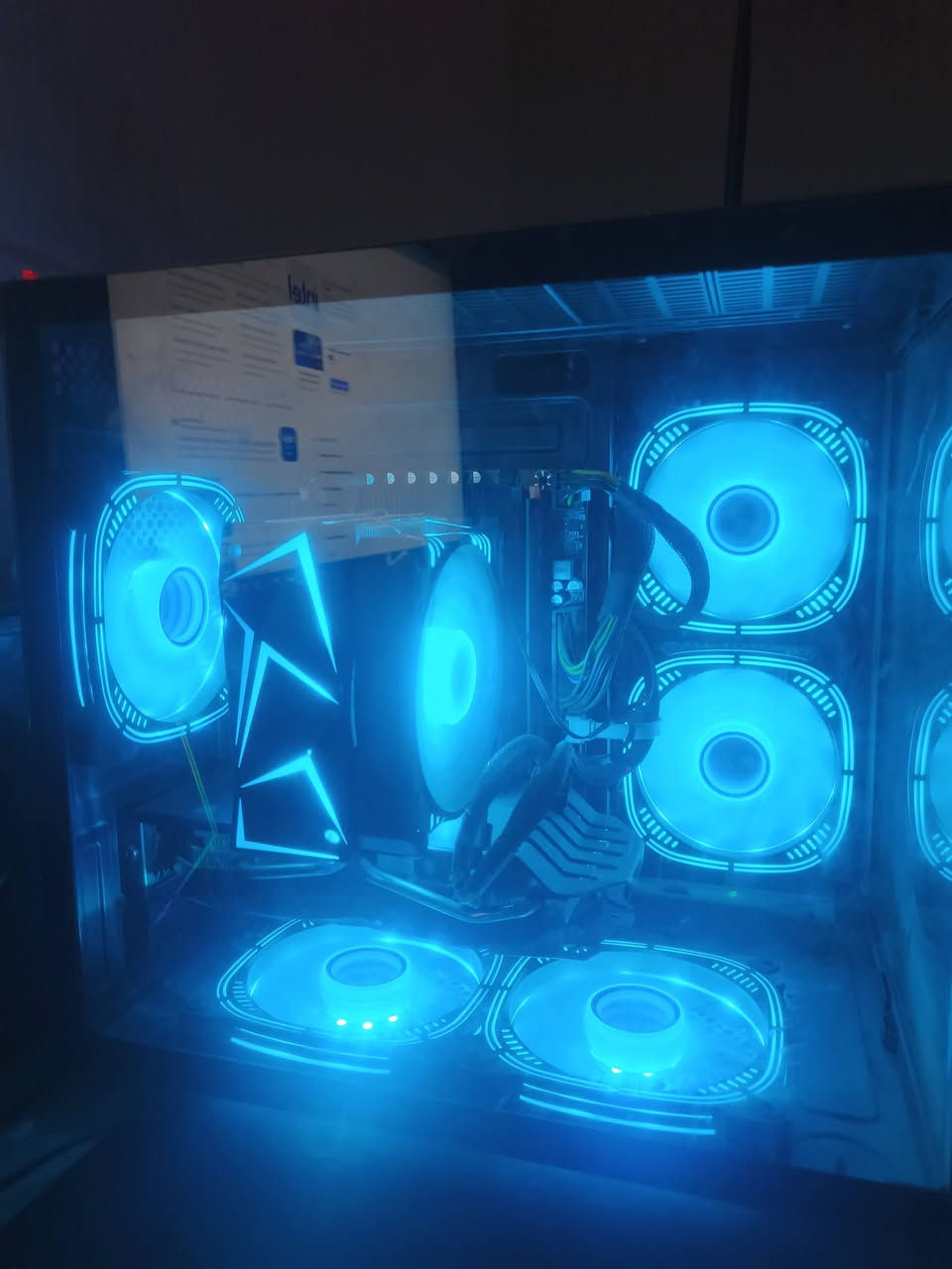للبيع كيس فقط (PC) بمواصفات ممتازة للألعاب والتصميم
​الجهاز نظيف جداً وأداؤه مستقر، مناسب جداً لتشغيل الألعاب وبرامج المونتاج والتصميم
 المواصفات (Specs):
​المعالج (CPU): Intel® Xeon® E5-2640 v4 بسرعة 2.40 GHz
​كارت الشاشة (GPU): AMD Radeon RX 580 2048SP بسعة 8 GB 
​الذاكرة العشوائية (RAM): 16 GB DDR4 بسرعة 3200 ميجاهرتز.
​التخزين (SSD): SSD tigo بسعة 240 GB 
​نظام التشغيل: ويندوز 10 نسخة 64 بت.
مكاني بغداد
سعر 400


**إذا كنت صاحب هذا الإعلان وتريد حذفه لأي سبب، رجاءا أرسل رسالة إلى الدعم الفني**