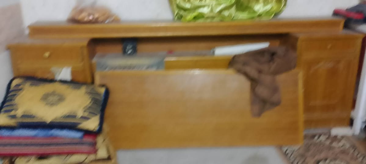 السلام عليكم من رخصت صاحب الكروب.. غرفه اخشاب تسكام كامله ضرره خفيف الباب مال ميز المرايه فقط بس ينشد سعرهه 550اوبيهه مجال قليل بيع مستعجل لضروف مكان كربلاء المقدسة ***********بي وتساب
