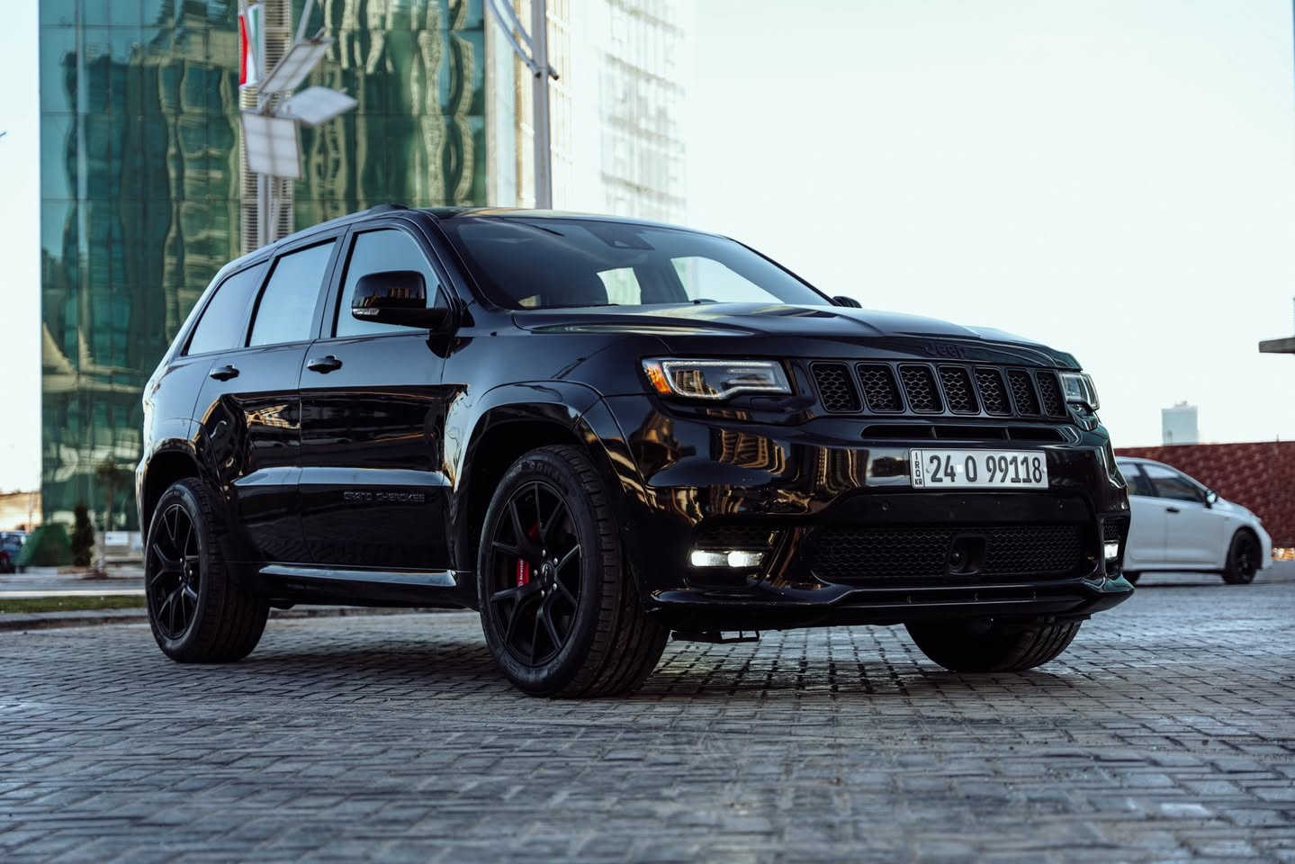 ⁨ ~ JEEP ~ 
النوع : Grand Cherokee SRT 
سنة الصنع : 2020 
المسافة المقطوعة : ٥٨٠٠٠ ميل 
حجم المحرك : ٨ سلندر ٦.٤ لتر 
المستورد : كندا 
حالة السيارة : كلين تايتل 
المواصفات : 
رادار امامي 
فتحة سقف بانوراما 
مقاعد كنتارا + جلد 
سقف كنتارا 
مقاعد هيتر + تبريد + خزن 
ستيرن هيتر 
كاميرا خلفية 
حساسات امامية + خلفية 
اضائات امامية و خلفية LED 
سماعات من نوع Harmon/Kardon 
٥ وضعيات قيادة 
ويل قياس ٢٠ انج 
بريكات Brembo 
كار بلي CarPlay 
اندرويد اوتو Android Auto 
——— 
السعر : $35.000 
للاستفسار اكثر التواصل عبر الواتس اب : 
***********⁩
