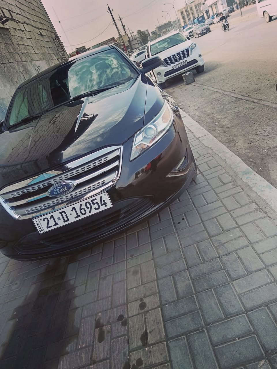 السلام عليكم
فورد تورس موديل 2010 فول مواصفات فتحة سقف كشنات جلد تحكمات كهرباء جاهزة صدر جديد تخم تاير هزة جديدة تنتهي 2027 سنوية 2029  بيها ربع باب السايق رقمها سليمانية ومكانها بغداد السيارة بأسمي تحويل ثاني يوم السعر 110 بيها مجال.

***********
