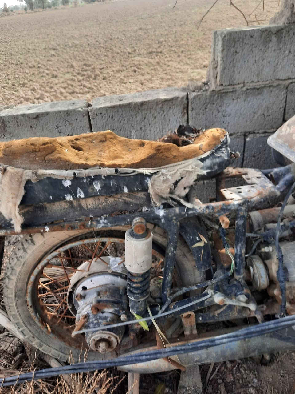 السلام عليكم دراجة إربد روسي القديم أهل الخبرة يعرفوها متروكة من زمان للبيع المكان النجف الحيدرية للاستفسار الإتصال ***********  ***********
