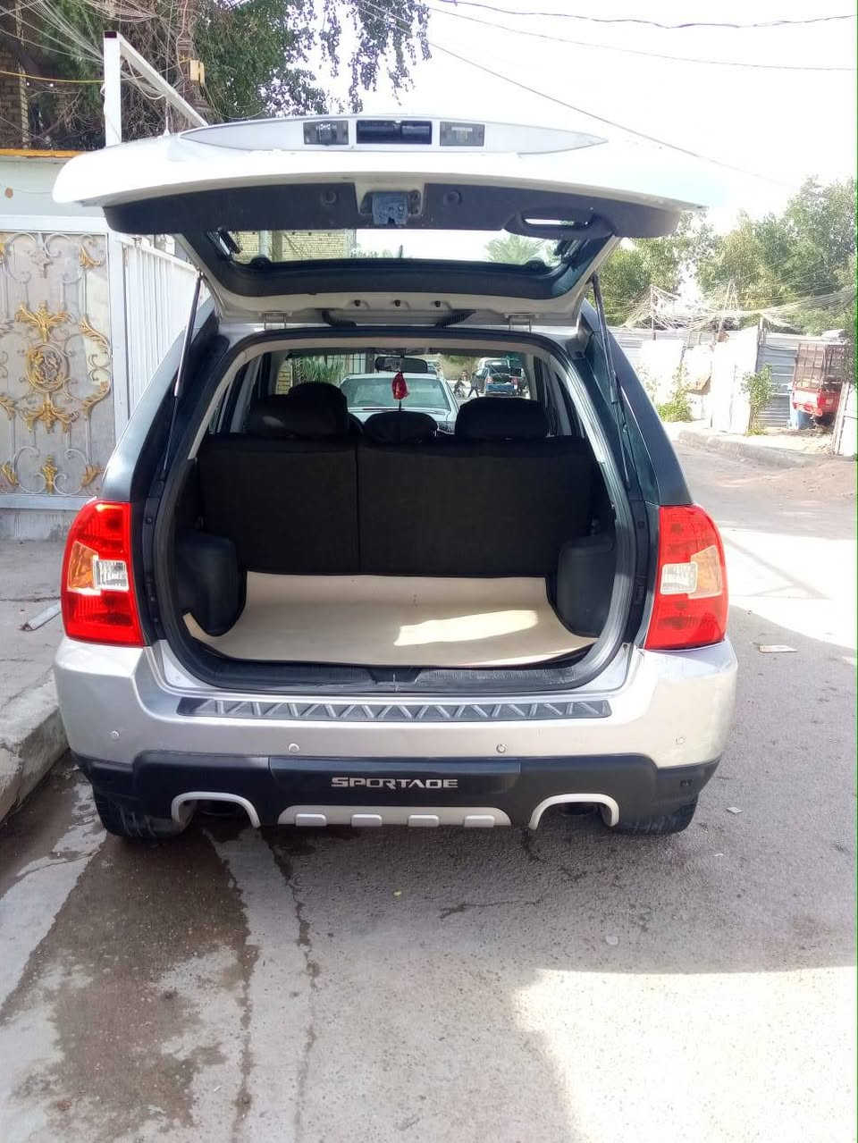 السلام عليكم سيارة سبورتج 2009 وراد خليجي  ماشية 200كم مكينة 2000 سيارة خير من الله تبريد حدادة وصدر  
فتحة بانوراما
مري شفط
سيارة خير من الله 
السعر 125 ورقة وبيهة مجال 
الرقم ***********
