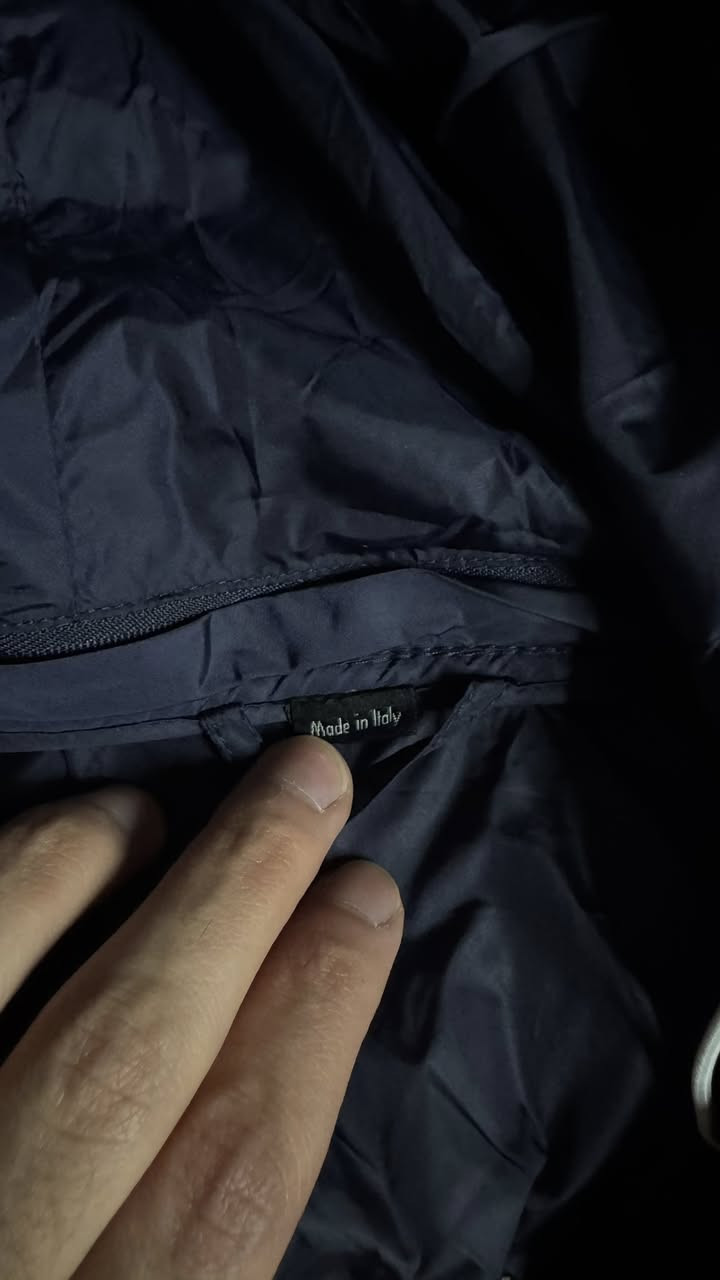 GUCCI 🇮🇹
سويتر وتر بروف اصلي جديد غير ملبوس

القطعه مكتوب صنع في ايطاليا 
(MADE IN ITALY)

خفيفه كلش وزنها خفيف

نظافتها 100% بعدها جديده

قياسها M-L

سعرها 15 الف


**إذا كنت صاحب هذا الإعلان وتريد حذفه لأي سبب، رجاءا أرسل رسالة إلى الدعم الفني**