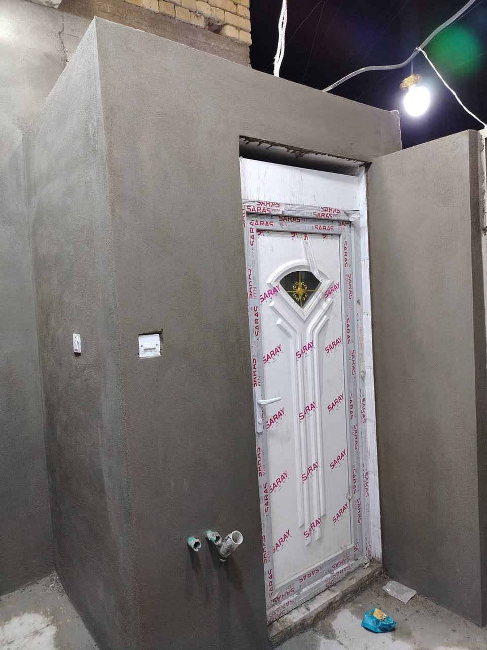 السلام عليكم خلفة لبخ اسمنت شغل خاشن والنعم شغل درجه اولى تسليم هندسي وجايه صقل ناعم فوم كل انواع اللبخ السعر المناسب المكان بغداد الاعظميه للتواصل  *********** بي وتس
