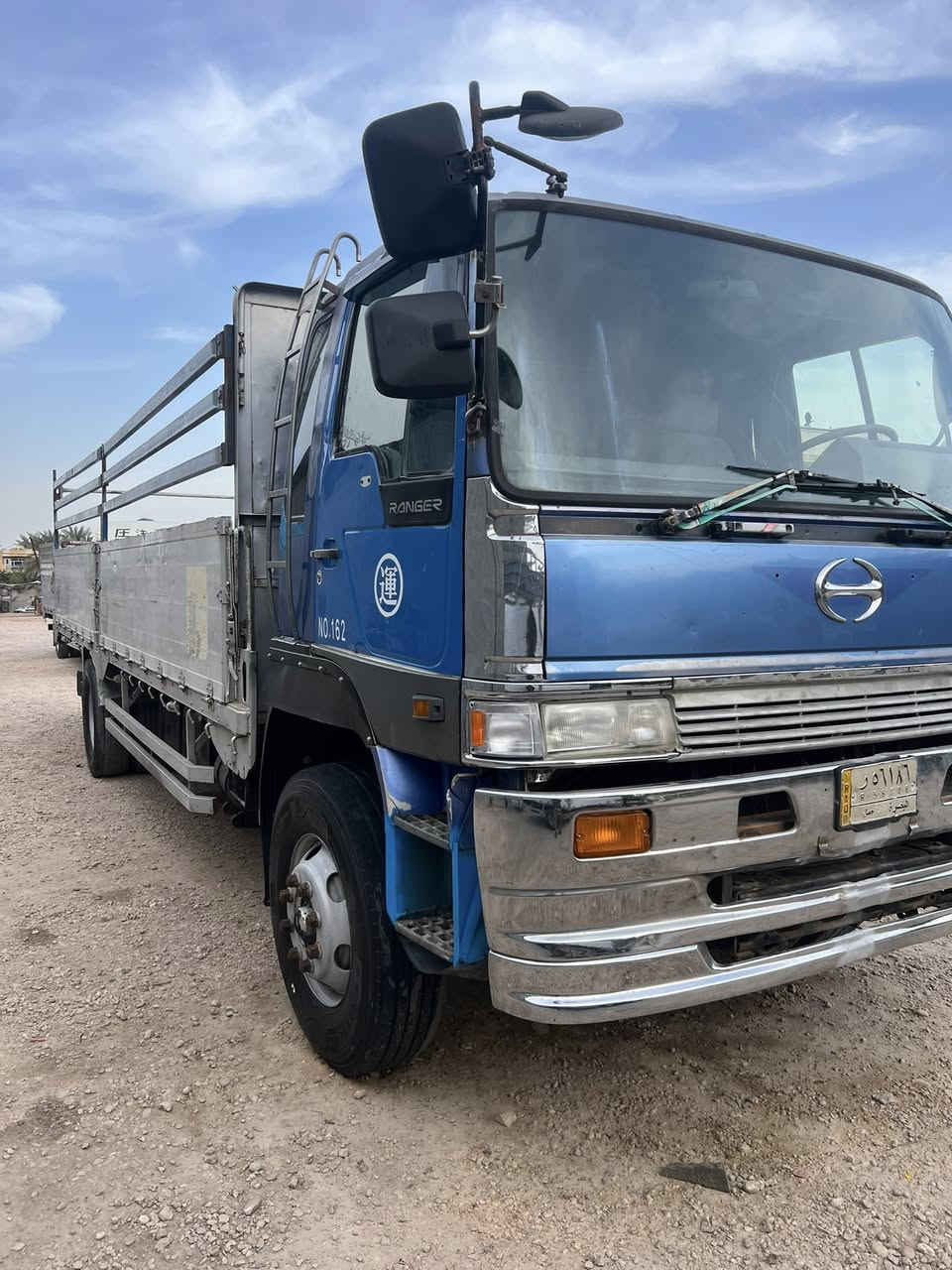 السلام عليكم للبيع هينو طيره زت وأي شاصي عريض 8متر بلادي مكينه جديده قماره جديده تخم تاير سنويه بسمي حدايه السياره 8 برغي تاير 22ونص جديده سياره شركه المكان بابل الحله السعر خاص ***********
