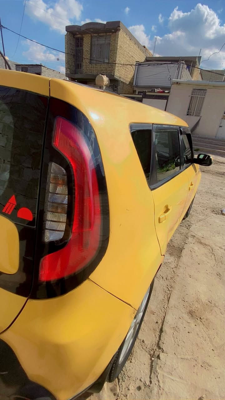 السلام عليكم
للبيع كيا سول موديل 2014 
تكسي رقم جديد 
مصفر هيئة والغرامات 

المواصفات معروفة 

وارد امريكي حادث جاملغ خلفي 
فقط لا شواصي  ولا لغود 
مكفولات 
السيارة خير من الله 
صدر جديد تخم تاير جديد 
غرفته كلش حلوة 
السيارة جاهز من كل النواحي 

مكينة 2000 GDi 
كير اوتو 
العنوان بغداد 
***********
