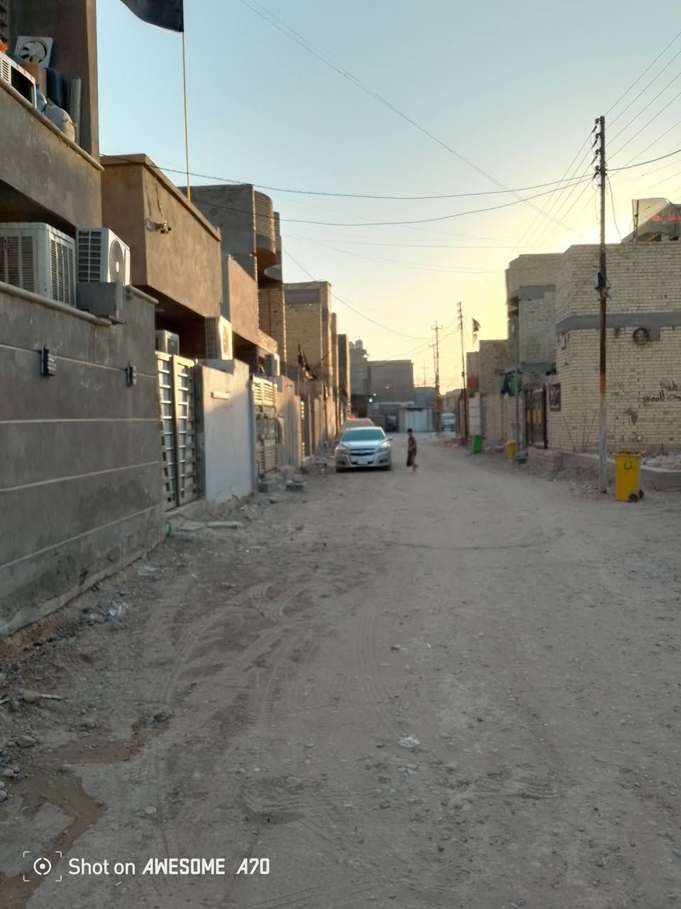 دار ميت متر مربع جبهه 6/وربع نزال 16طابقين مسلح درجة أوله كراج خدمات خارجية مطبخ صاله حولي غرفة نوم وخدمات و منور جانبي 
الطابق الثاني غرفتين نوم وحولي وخدمات وبيتونه وسطحين شتايكر للاستفسار الاتصال على الرقم/***********
ه/***********
