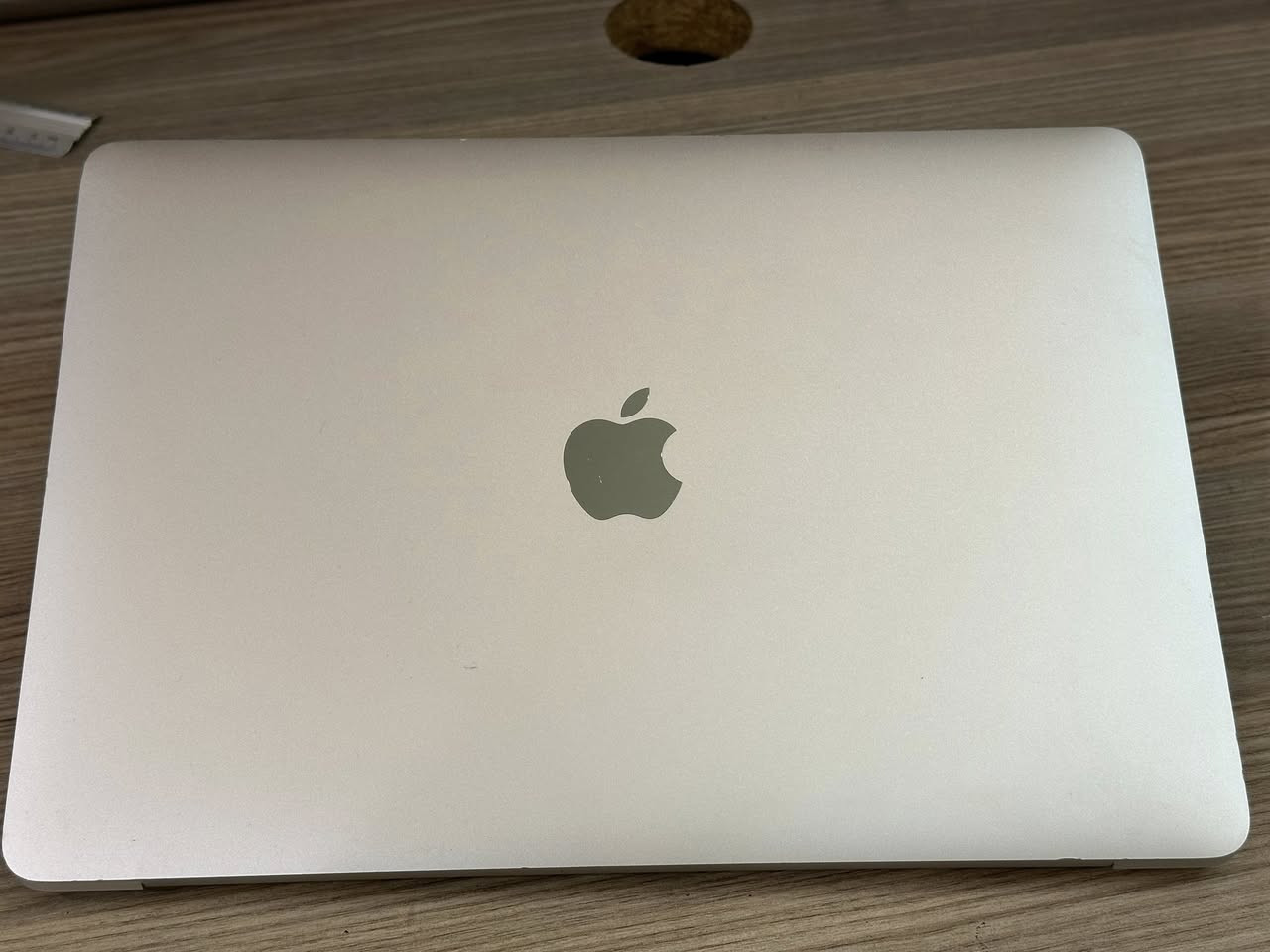 سلام عليكم
Mac book air 
M1
Ram16
هارد 1 تيرا
مواصفات عالية 
لون سلفر 
 السعر  950 الف 
بغداد المنصور 
***********
