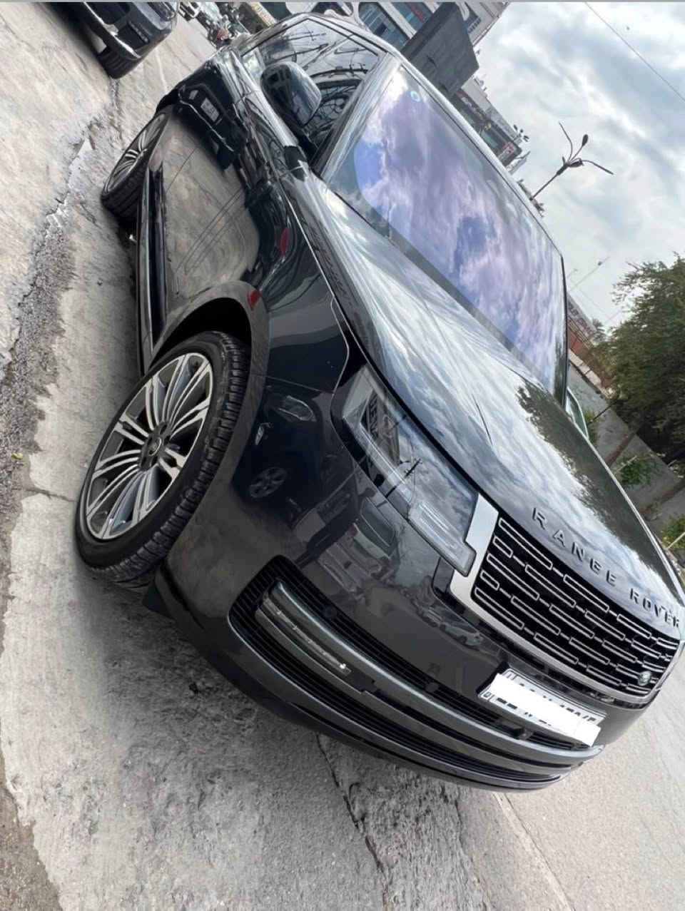 رانج روفر أوتوبيوغرافيك L
فول مواصفات، موديل 2023 
8 سلندر، رقم بغداد، ماشية 50 ألف كم، خليجي صار بيها تبديل قطعتين نفس اللون  وضع الشركة، مغلفة PPF، تحويل مباشر.
ترهم مراوس
بغداد 
***********
