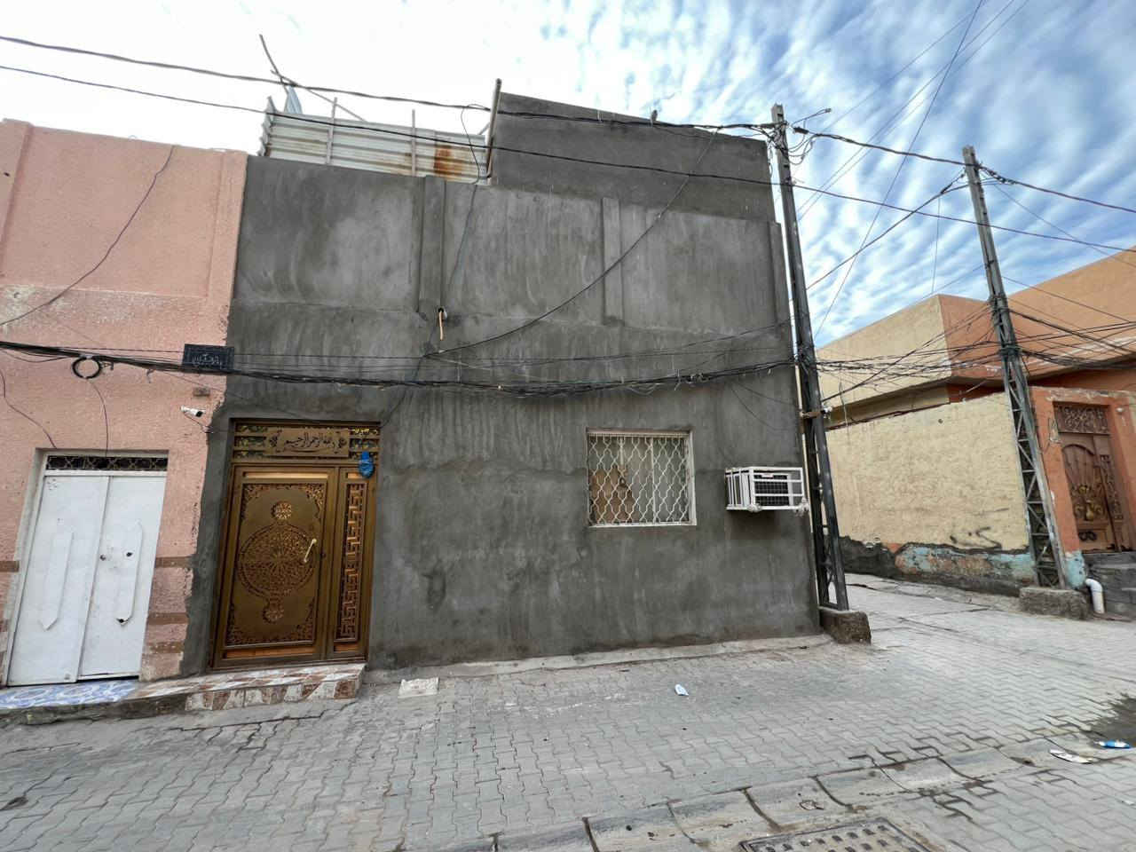 📍دار للبيع الموقع: النجف الإشراف الكوفة منطقة الرشادية 

                         ✅فرصة سكنية مميزة ✅

              🔚المساحة: 105 طابقين ركن طابو صرف 

✅التصميم: صالة استقبال واسعة + مطبخ غرف عدد(3  

👈الموقع التفصيلي: يبعد 100 متر فقط عن الشارع العام 

🔚السعر💵110 مليون وبي مجال جدآ قليل 
هاتف ***********

🔹التبليط: مبلط بالكامل وبمواصفات ممتازة

🛠️الخدمات متوفرة بالكامل

🏫مدارس

🏥مركز صحي

🚰خطي ماء

⚡️خطي كهرباء

🚽مجاري بخطين

🌳المنطقة: راقية جدًا، مثالية للسكن الهادئ والراحة النفسية
