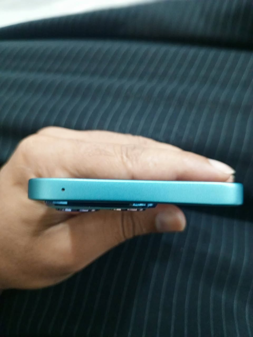 سلام عليكم 
هونر 400 لايت 5G
لون اخضر 
نضيف كلش بدون شخط 
خفيف بالوزن و نحيف 
شاشة اموليد 
هرتزية الشاشه 120hz
الذاكرة 256
عشوائيه 8+8
كاميرا خلفية 108 ميكا
زر الكاميرا الذكي
الكاميرا الاماميه 16 ميكا 
بطاريه 5230 
شاحنه بقوة 35 واط تايبسي 
كامل ملحقات كارتون +شاحنه +كفر ..
بغداد بلديات 
*********** بي واتساب 
ما عندي توصيل 
عارضه 300 بي مجال

