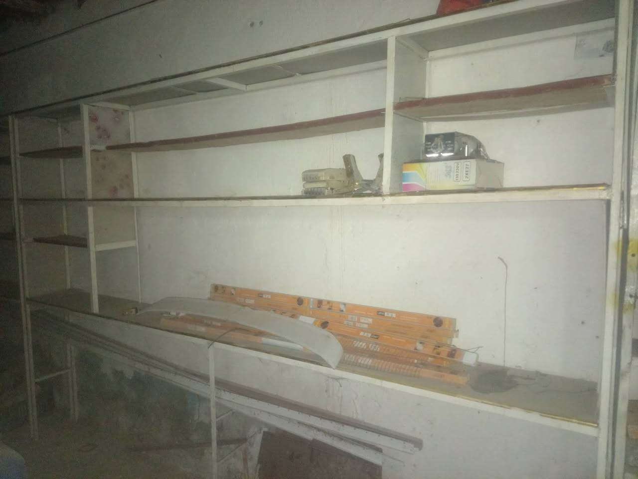 سلام عليكم رفوف محل طول٤متر وارتفاع متردين ونص تفصال حديد ثقيل عدد ٥رفوف مع كاشي سفق ثانوي مع حديد سقف


**إذا كنت صاحب هذا الإعلان وتريد حذفه لأي سبب، رجاءا أرسل رسالة إلى الدعم الفني**