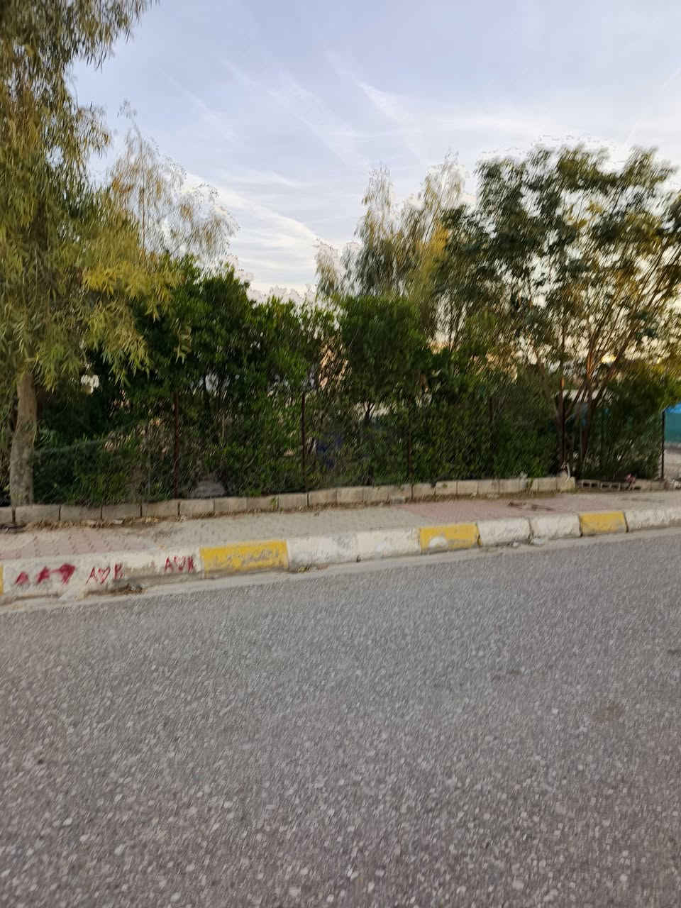 السلام عليكم
دار للبيع🏚👈 المساحة👈 200متر
طابو صرف طابقين
بناء مرتب
العنوان حي العسكري قرب جامع الإمام مسلم
الدار👈 على حديقة
السعر 153 مليون وبيه مجال
للاستفسار أكثر مراجعة مكتب المباني للعقارات والمقاولات العامة او الاتصال على الارقام الثالي

*********** محمد ابو جنيد /واتساب وما سنجر
