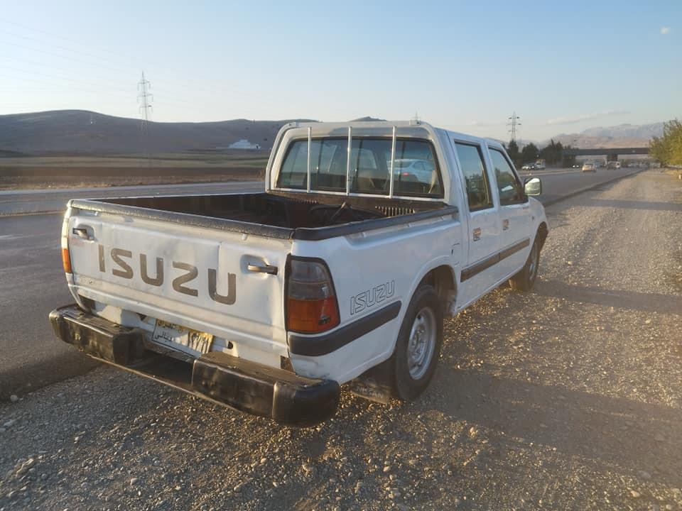 پیکاب ئازووزوو دەبڵ ئاڕم پلاستیک سلیمانی  پەڵە پەڵی بۆ یاغی هەیە بەڵام بە کامل دەی فڕۆشم بێ دەعم و وەرگەڕاو سەیارەیەکی خۆش و چوار تایەی تازەی لەژێرە سعری 45و مەحامەلە***********
*********** رانية, السليمانية
