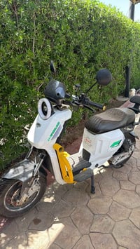من شركة حسن وحسينF1 ملف 2000 حقيقي   5بطاريات كبار  ستيرن باتمان قلاب ...