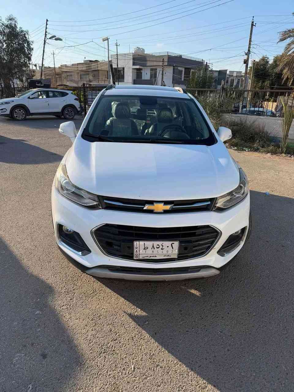 السلام عليكم شوفرليت تراكس 2018 خليجي وكالة بدون صبغ بدون تبديل ماشية80 الف كيلو فول موصفات 1/1 فتحة بصمة جلد كرسي كهرباء محرك 1800 المرغوب رقم بغداد مكان السيارة بغداد الصالحية  السعر 95 وبيه مجال بسيط *********** بغداد, العراق
