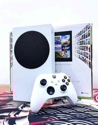 اكس بوكس سيريس اس 512جهاز جداً نضيف معا جوستك اصلي سعره 340وبي مجال بس...