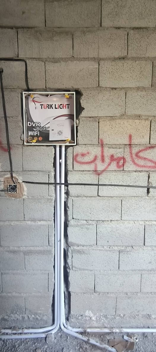 تـمّ بحمد الله.. مقتطفات من مشروع اليوم المتكامل: (كهرباء حديثة ⚡ + منظومة كاميرات 🔒 + شبكة ستلايت 📡 + نظام عاكسات 🔋).
​التنفيذ تم بأعلى المواصفات الفنية لضمان الأمان والراحة لصاحب المنزل
​لإدارة مشاريعكم وتأسيس منازلكم، تواصلوا معنا: [***********]
