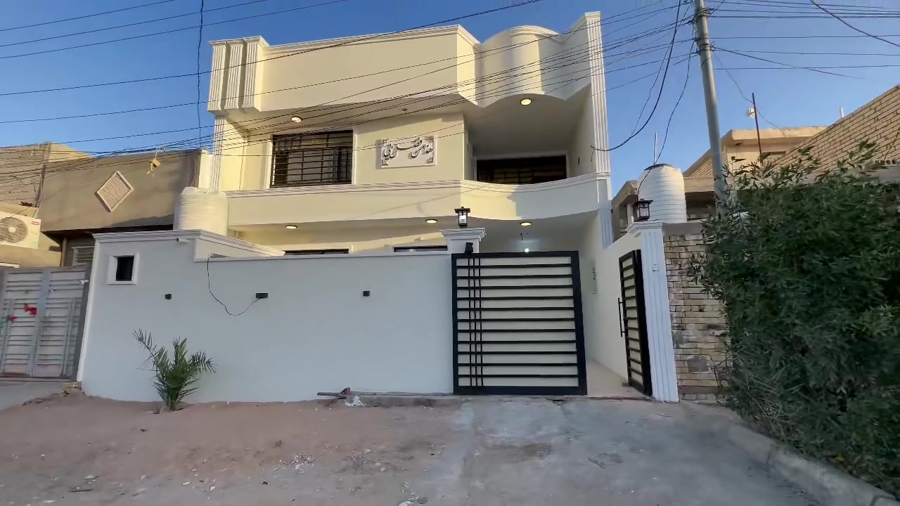 كربلاء المقدسة بيت للبيع حي الجمعيه الثانيه  مجاري مدارس مركز 
🔷المساحة/200
🔷نوع البناء /طابوك
🔷عرض شارع /15
🔷غرفه /4
🔷طابق /3
🔷حمامات/4
🔷مطبخ /1
🔷الاستقبال/1
🔷صاله/2
🔷الارضيه/ كاشي وسيراميك  
230/💰
مع مجال قليل
***********الاستفسار مراسله الصفحة
