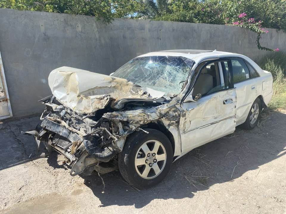 سلام عليكم 
أفالون موديل٢٠٠١
ابيعها على ضربته
السياره فول مواصفات فتحه كشنات جلد كهرباء خزن
قطعتين تبريد مكينه ٦ سلندر
لاستفسار على هذا الرقم***********
