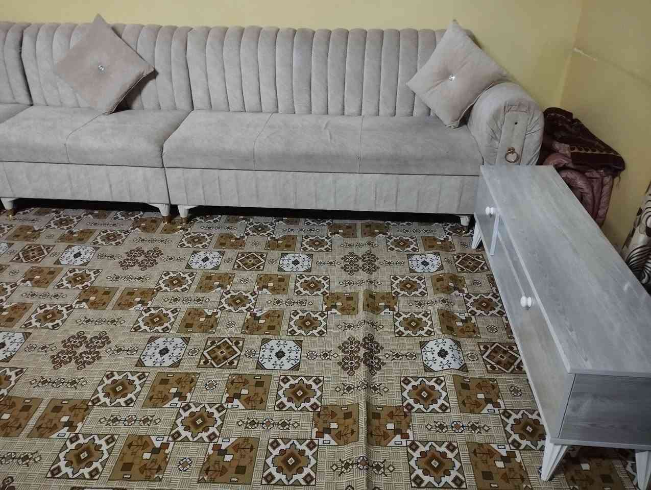 ديوان نضيف اي عيب مابيه السعر 200  ويه ميز الشراي يخابر ***********
