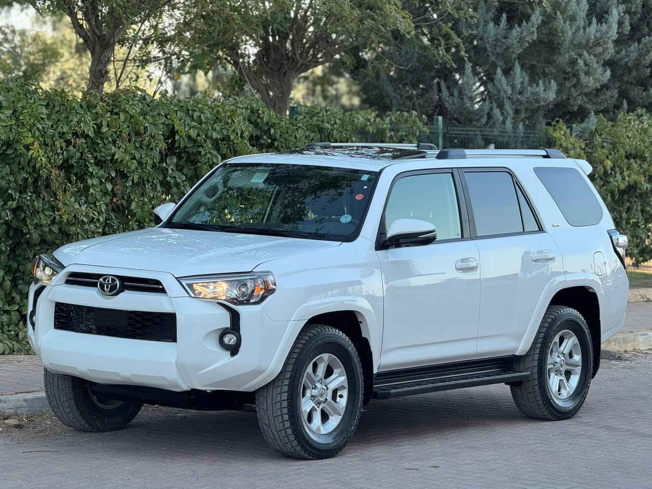 السلام عليكم 
      موديل2023سعر   280 ورقه دولار بيها مجال 
TOYOTA  4RUNNER SR5 Preniuim✍️
~ تويوتا فور رنر 
~ وارد أمريكا  
~ محرك 6 سلندر  / V6 
~ فئة SR5 Prenium 
~سيارة بوند وجملغ تبديل شركة نفس لون
~ ايرباك سترن و برده رجعت بيلادي 
~موصفات 1/1 
~ بصمة 
~ فتحة ( سيلايت )
~ فور ويل ( 4*4 ) 
~ شاشة كبير  كاميرة دوار 
~ ستيرن هيترة 
~ كاميرة خلفية 
~ داخلية اسود ملكية 
~ رادار أمامي و جانبية 
~ كشن أمامي كهربائية 
~ كشن جلد هيتر
~ لايتات عدسة زينونة 
~تحديد سرعة 
~ حجم تايرات 17 
~ سبعة راكب ( ثلاث مقاعد)
~ ماشي 72  الف ميل 
~سيارة بدون رقم لازم ترقيم شيمالية 
~ رقم شانسي موجود للمنشور 
~ سعر  ( 280 )💰ورقة دولار بيها مجال 🤏
~ مكان عقرة 
 واتساب سورداش 
***********
***********  
أخوكم سورداش الهركي
