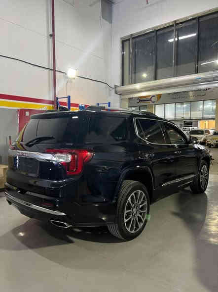 #المركبة    :  جي ام سي اكاديا 2021 فئة  دينلي اعلى فئه       لون نيلي
#الضرر      :  جاملغ خلفي ايسر جنطه  خلفي
المواصفات
1- جي ام سي  اكاديا 2021 لون نيلي 
2- محرك 6 سلندر حجم 3600
3- ويل حجم 18 اصلي مع طقم تاير اصلي 
4- قمارة السيارة حديد
5- قبق الجنطة كهربائي شفط
6- السيارة دفع رباعي 4x4 
7- بصمة 4 ابواب  وبصمة تشغيل وتشغيل عن بعد 
8- لايتات زينون عالي ناصي 
9- اشارات بالمرايا الجانبية مع حساسات الاجتياز 
10- غرفة السيارة جلد اسود اصل 
11- تحكم كهرباء لمقعد السائق فقط 
12- حساسات امامي وخلفي اصل 
113- تحكم ستيرن جهتين متكامل الايعازات
14- شاشة دشبول كبيرة لمجموعة من الايعازات 
14- مقاعد وسطية فصل سياحي 
15- عداد المسافة28000ميل فقط
16- حاجب امامي LED مع لايتات زينون عالي وناصي 
17- رادار امامي مانع للتصادم واعطاء التنبيه 
18- كاميرا خلفية دوارة مع الستيرن 
19- خاصية تحديد المسار في الطرق الخارجية 
20- سستم نيكل لمقدمة المركبة 
21- السيارة 7 راكب مع 3 قطه تبريد 
22- شاشة دشبول كبيرة لمجموعة من الايعازات
23-تحكم ستيرن جهتين متكامل الايعازات بدون إرباك
السيارة معروضة للبيع 295$         اتصال واتساب ***********  بغداد حي اور معرض نور الهدى
