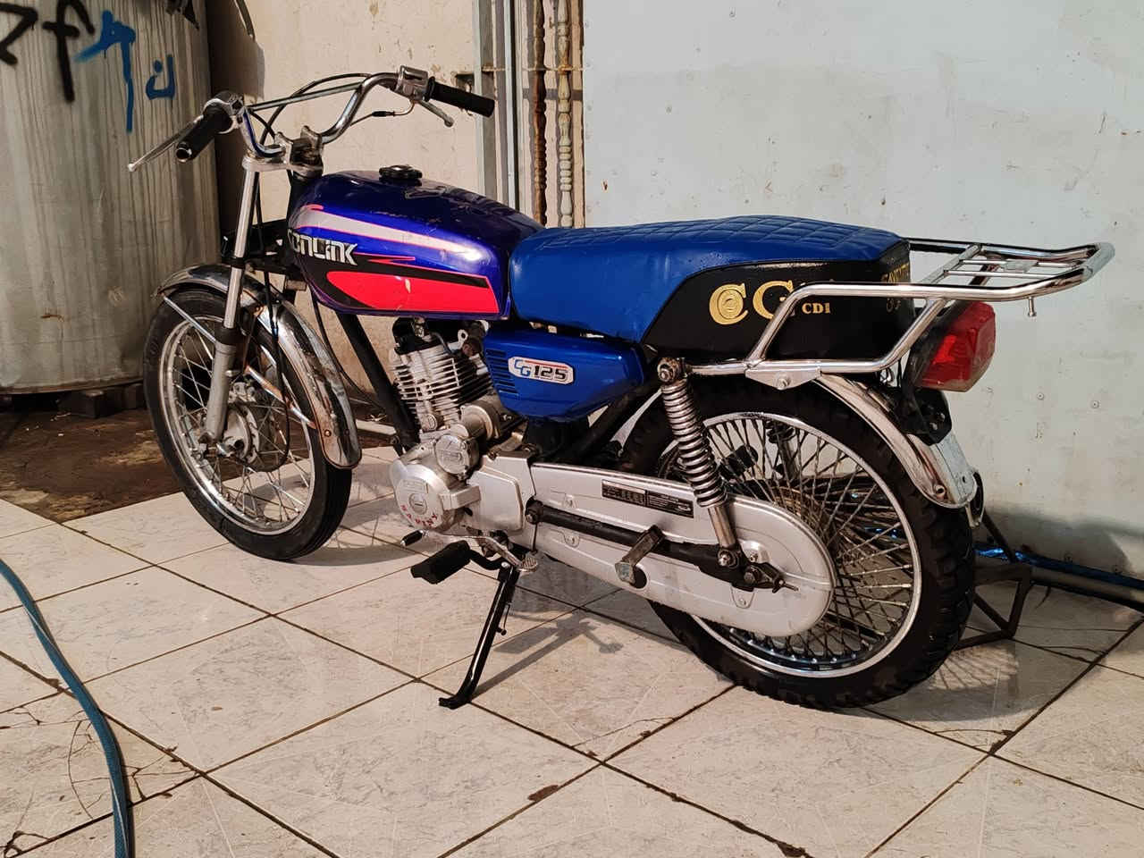 السلام عليكم
خمسه كير سافين موديل 23 لاصرف ولا بخار 
سرعه ونشاط فول سياقته حيل حلوه بس ناقصه 
كهربائيات سعره 275 بي مجال للشراي مكاني 
كركوك راس دوميز ***********
