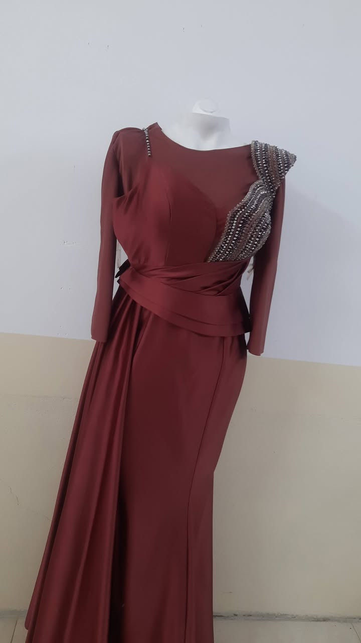 مرحبا 
هاي فساتين للبيع بأسعار مناسبه جدا واكو بعد هواية فساتين الي تحب تجي اهلا وسهلا 
العنوان برطلة 
رقم التلفون ***********
