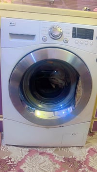 غسالة اوتماتيك • سعة ١٠ كيلو • محتاجه تصليح