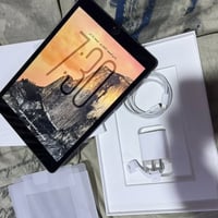 ايباد ٩ • ذاكرة ٦٤ • ملحقات اصلية