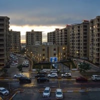 شقة للايجار  ‼️ ١٦٣م مجمع الايادي بسكولاته طابق 4  ... تحتوي على ٣ غرف...