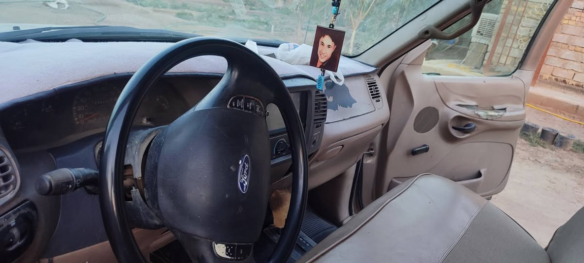 فورد اف 150 قادسية بأسمي
محور محرك فيفيتي 3000 
الموديل 1998
السعر 40 للأستفسار الاتصال ع الرقم
***********
كير ومكينة ع الفحص
