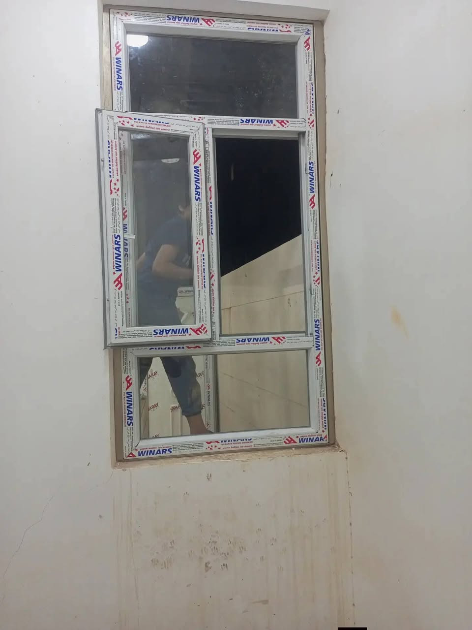 السلام عليكم عيني بيبان وشبابيك بي بي سي شغل درجه اولى وبي ضمان هذا نموذج بسيط من شغلهم   علما اني مكلفه بلنشر طويريج قرب سيطرت حي الصناعي خلف محطة كهرمانه للسيارات  للتواصل هذا الرقم ‏‪***********‬‏
