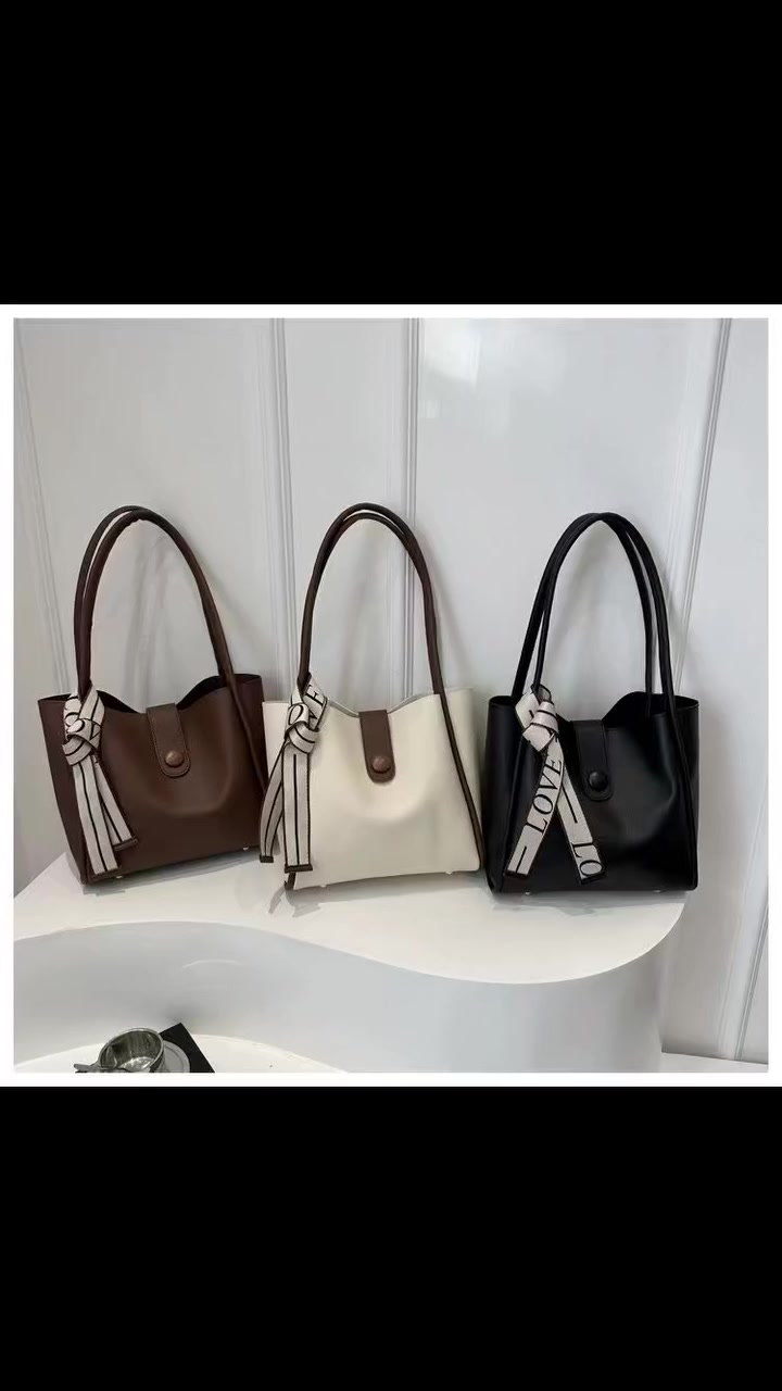 تكرار للمره الخامسه على التوالي حسب رغبه الزبائن 
توت باك كيوت ✨
جودة عالية وموديل عصري نازك 
الحجم:
القياس 28x38Cm
مناسب لـ:   الاعياد  ، الموظفات،  الاستخدام اليومي، الطالبات ، الماميات  
السعر: 77 فقط ✅
مخازن بغداد


**إذا كنت صاحب هذا الإعلان وتريد حذفه لأي سبب، رجاءا أرسل رسالة إلى الدعم الفني**