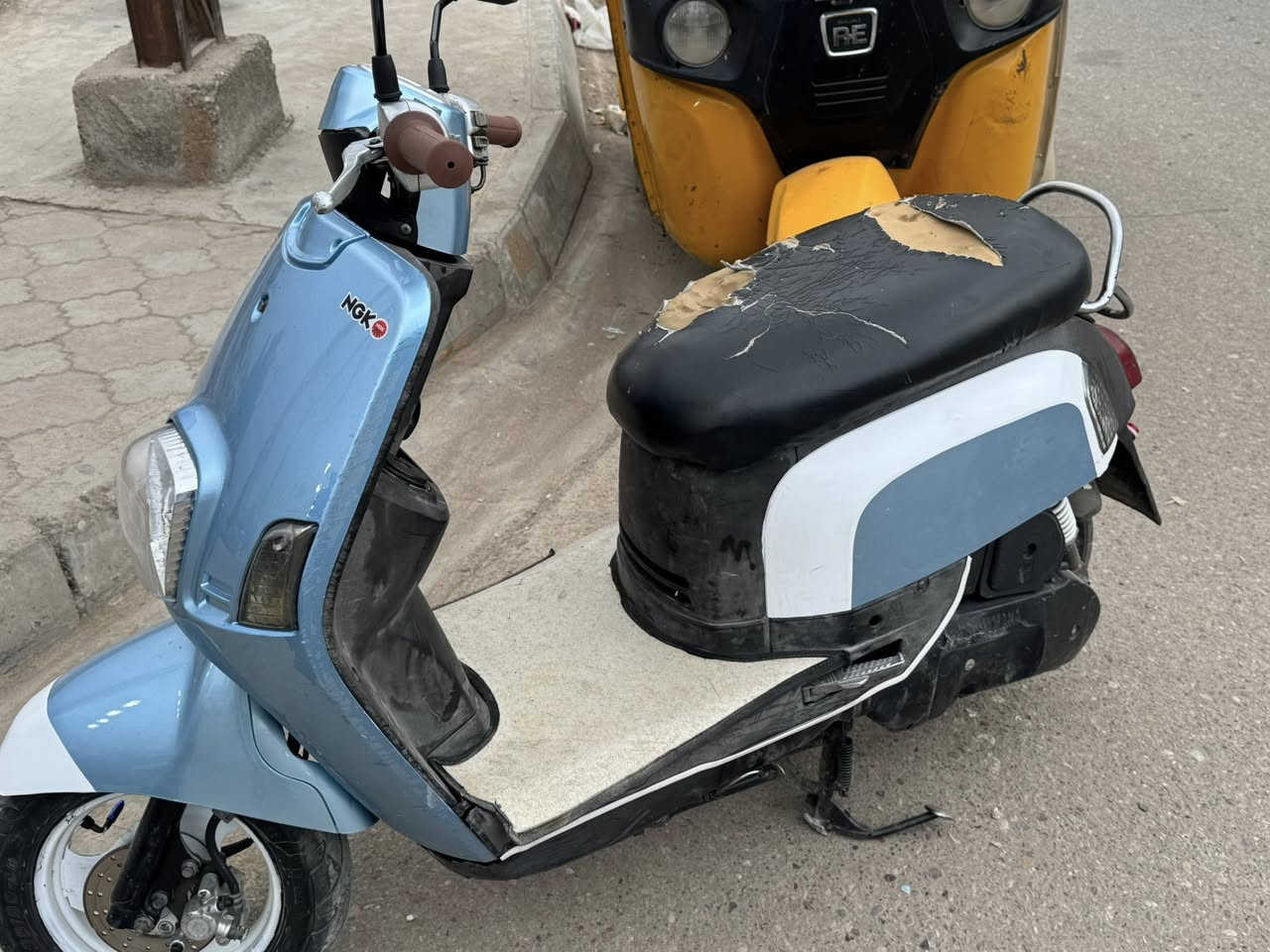 سلام عليكم
بوليسي موديل 2009 
دراجة مكفوله وكلها شغاله بدون نواقص 
مكينة مكفولة  نووزل و كيج إلكتروني لايت منضومه زنون 
مكان بعقوبة السوك
السعر 650 وبيها مجال 
لاستفسار/ ‭0770 723 7822‬
