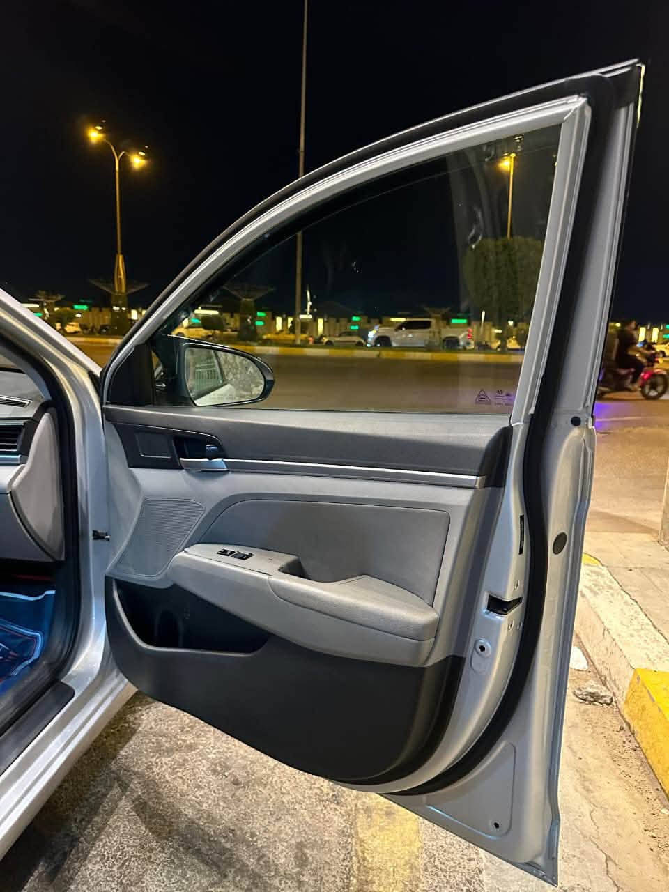 🚗 ألنتره  2020 - وارد أمريكي  🚗
المواصفات:

 المحرك: 2000 دوش 🧡
كير AT المرغوب 

 اللون: سلفر

 الرقم: اربيل وباسمي (التحويل مضمون)

 المكان: الفلوجه 

 تخم تاير جديد.

 نص فول 

منضومة غاز 60 L

منضومة زنون200$

—————————-

 حادث سونار مرفق مع صور المزاد

💰 السعر: 128 وبيهة مجال 

📞 للاستفسار والتواصل

 واتساب أو اتصال ***********
