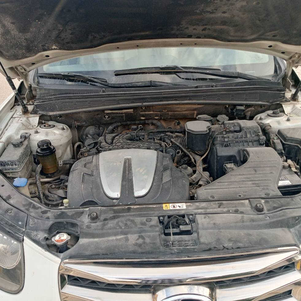 السعر ١٧٠ وبيه مجال للبيع او المراوس مكان السياره نجف رقم الهاتف *********** محرك V6
سلام عليكم هونداي سنتافي 2012 لون ابيض رقم بغداد انكليزي بأسمنه سنويه لل٢٩ تحويل ثاني يوم سياره جاهزه من كلشي مكفوله من صبغ وتبديل 
بيه ملاحضات بسيطه شوف العين
مكينه وكير جاهزات حداديه جديده 
تبريد ثلج تدفئة شغالة كهربائيات كلها تشتغل مابيه نقص 
مواصفات 1/1  فول الفول 
محرك ٦ سلندر 3500 
فور ويل 
سبعة راكب 
٣ قطع تبريد 
سلايت 
بصمه تشغيل + ابواب+ جنطة 
مري شفط + اشاير بل مري 
كشنات جلد بلادي
ارضيه جلد بيجي 
فول تحكم ستيرن 
كامره 
حساسات 
ويل كروم ٥ 
كشن كهرباء
دبل كزوز
تبريد بيانو دبل شاشة
وبقيه المواصفات المعروفه النجف, العراق
