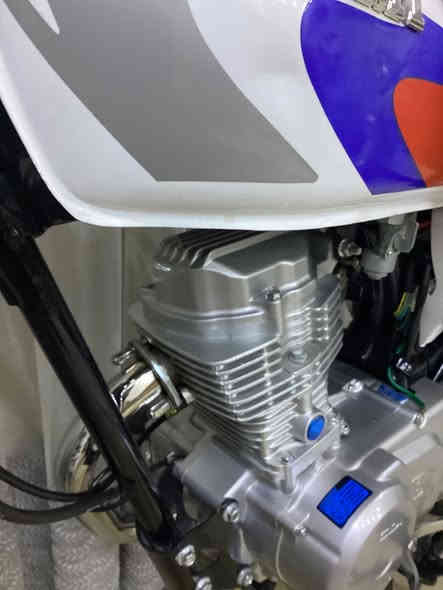 السلام عليكم دراجه اربعه كير للبيع شلامجه اصلي تعمير شاصي مكفول موديل 13 ما صارلها هواي من معمره الدراجه كل نقص ما بيها والدراجه نضيفه وكفوله السعر مليون و300وبيها مجال المكان كربلاء الحولي اذا شراي اتصل ***********
