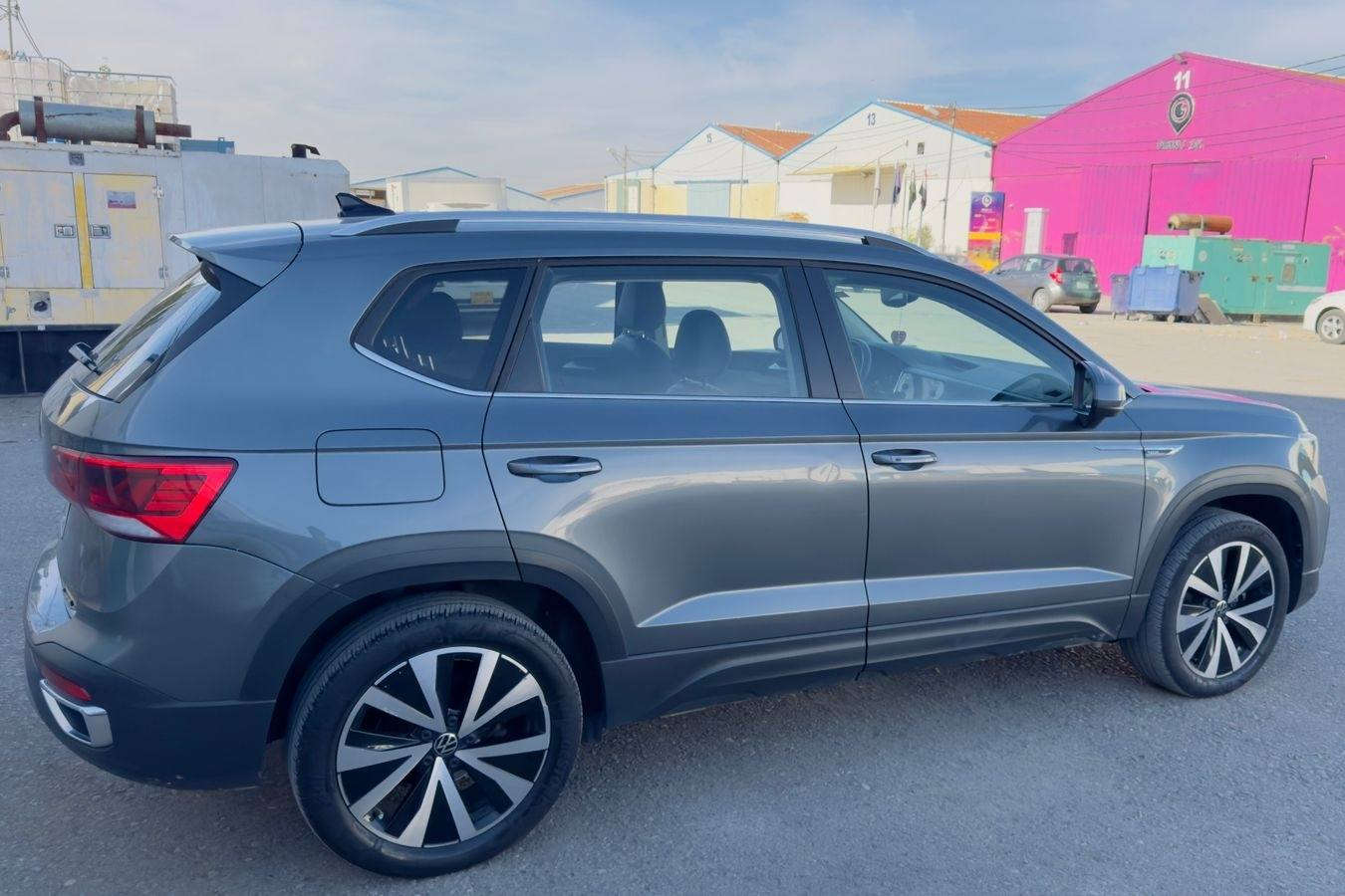 ڤۆڵگسواگن تاوس 2022 مواسەفات SE 
مەکینەی 1.5 تۆربۆ 
103 هەزار کیلۆمەتر ڕۆیشتووە 
دەبڵ ئەکسل 
تحدید سورعە و خەتی جادە 
کوشن گەرم و سوکان گەرم 
تبرید مەرکەزی 
چوار مۆدی لێخوڕین 
شاشە و داشبول دیجیتاڵ 
کوشن جلد 
لایت لید و زینۆن 
شەغال 
سەیارەکە دوو پارچەی گۆراوە بە بیلاد 
کەمێک بە چەمەلاغی هەیە 
زۆر جاهیز ڕەقەم هەولێر بەناوی خۆمەوەیە 
هیچ مەسرەفێکی تێدانیە 

سـعـر : لە کۆمێنت داوابکە ڕاستەوخۆ بۆت دێت 📥 

گێر و مەکیەنەی بەشەرت 
هیچ کێشەیەکی تێدا نییە 

ژمارەی خاوەنەکەی 
***********
