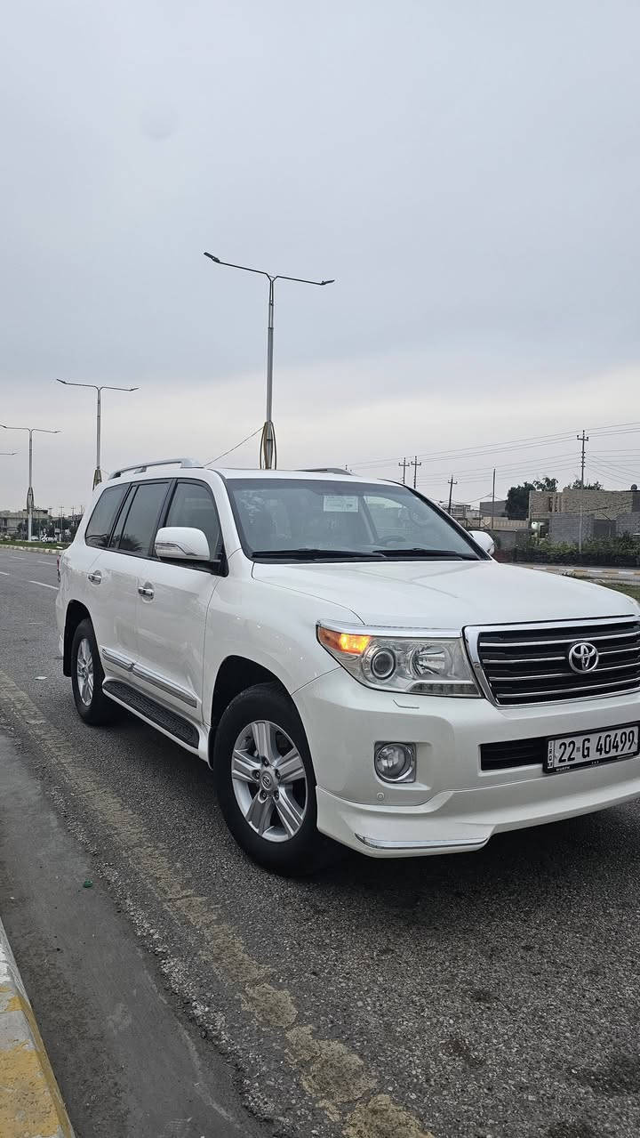 السلام عليكم
لاندكروز 2013 بريم أصل ساز ام الطفايه ماشيه ١٥٨ الف حقيقي ومعروفه مواصفات ال بريم سياره بيها ربع جاملغ رش بدون دواخل وباب الأمامي مال سايق  تعيار فقط سياره كشرها نظيف حتا الدعاميات ما مصبوغات بلادي 
السعر : ٣٨٥ وبيها مجال 
تلفون : ***********
واتساب: ***********
