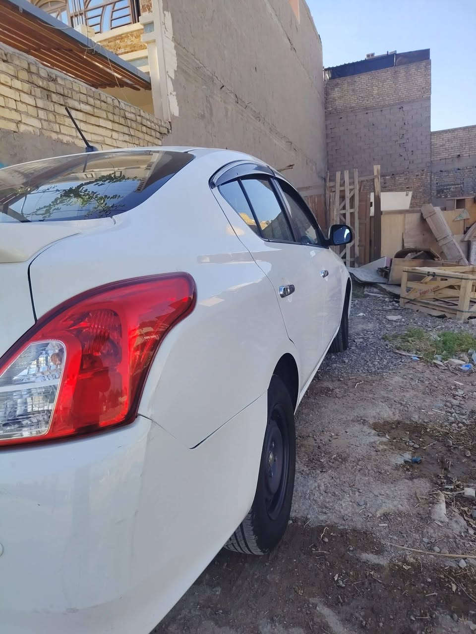 السلام عليكم سيارة سني 2020السيارة جديد السيارة تخم تايرات جديد بدلتهت السيارة بيهة بس الجاملغ المامي مبدل بدون دواخل بدون ضرر وله وبيهة رصعات قليلة السعر 100💲وبيهة مجال للتواصل ***********
